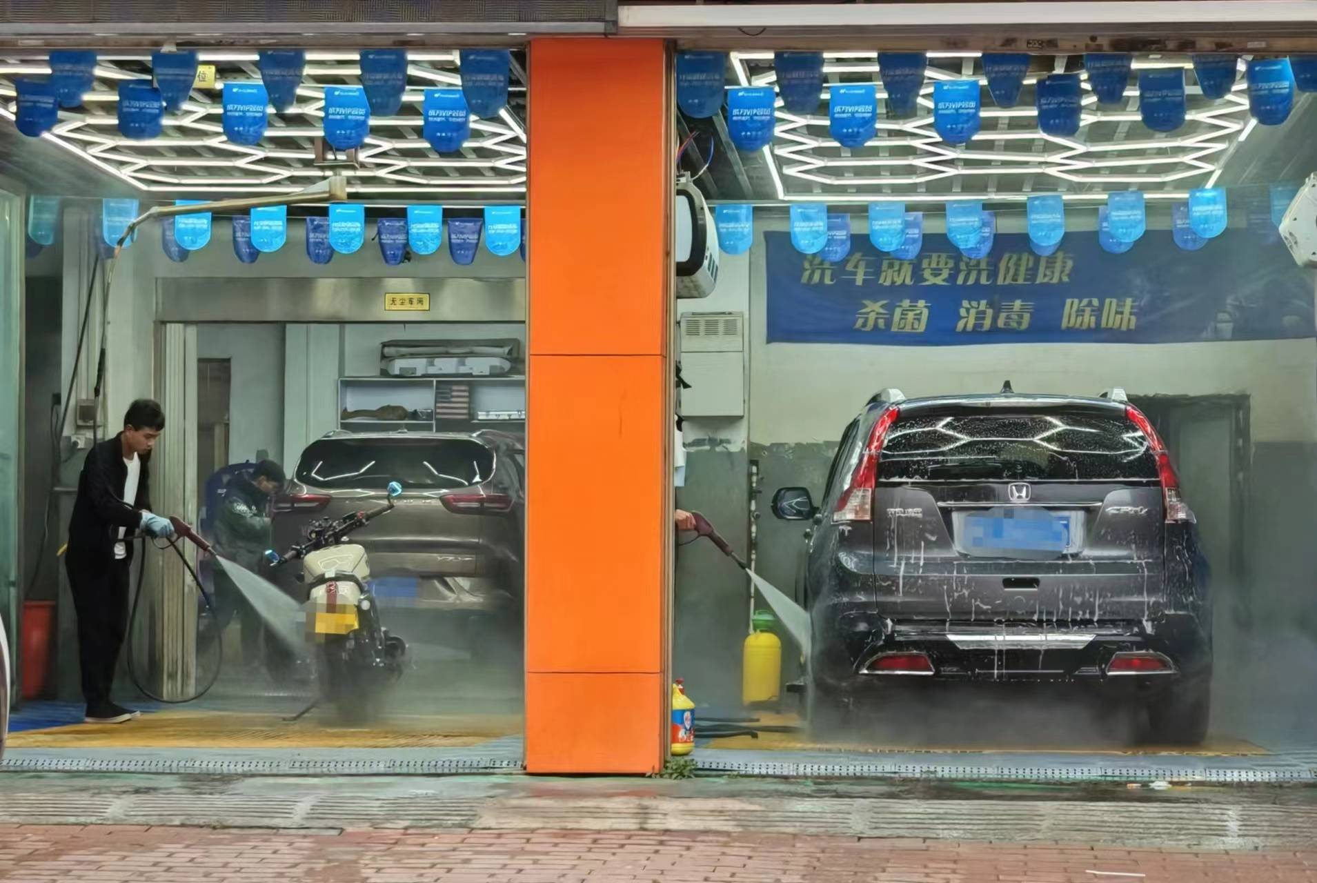 自助洗車受追捧，給愛寵洗澡再等等-三湘都市報